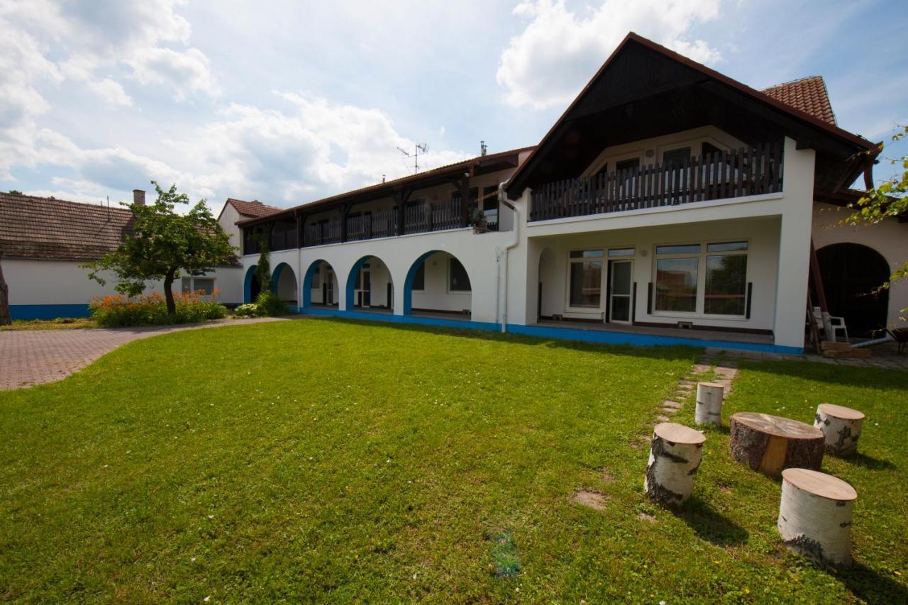 Penzion Posada Podivin Buitenkant foto