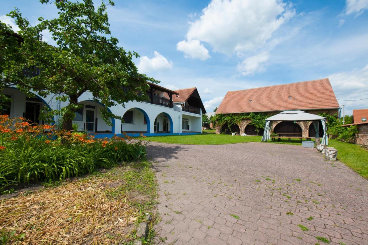 Penzion Posada Podivin Buitenkant foto