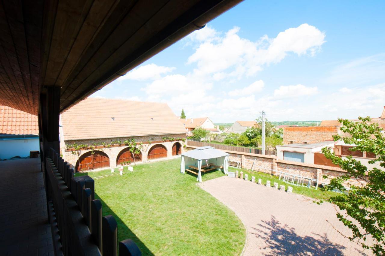 Penzion Posada Podivin Buitenkant foto