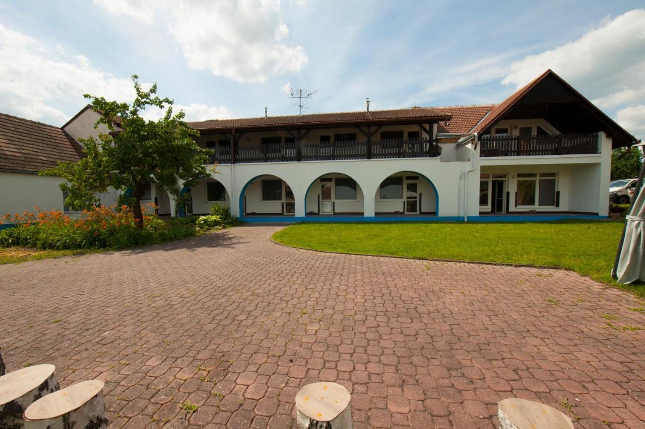 Penzion Posada Podivin Buitenkant foto