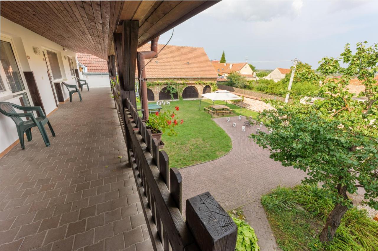 Penzion Posada Podivin Buitenkant foto