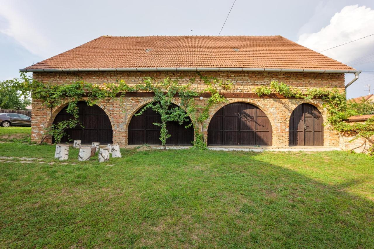 Penzion Posada Podivin Buitenkant foto